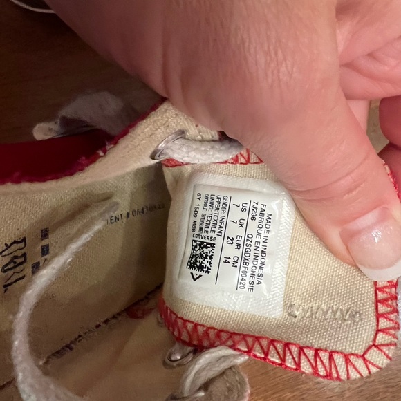 Converse Chuck Taylors red toddler size 8 gender neutral - Picture 7 of 9